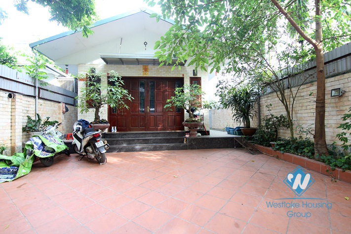 6 bedrooms house for rent in Dang Thai Mai , Tay Ho dis.